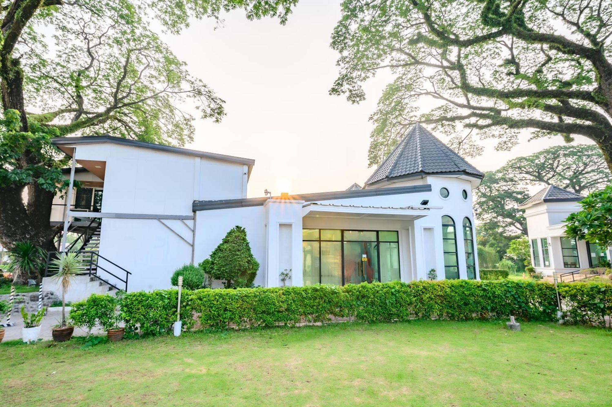 Hotel Seoul Clark Field Exterior photo